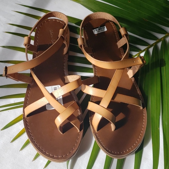 Universal Thread Shoes - NWOT Women's toe wrap thong sandals- Tan